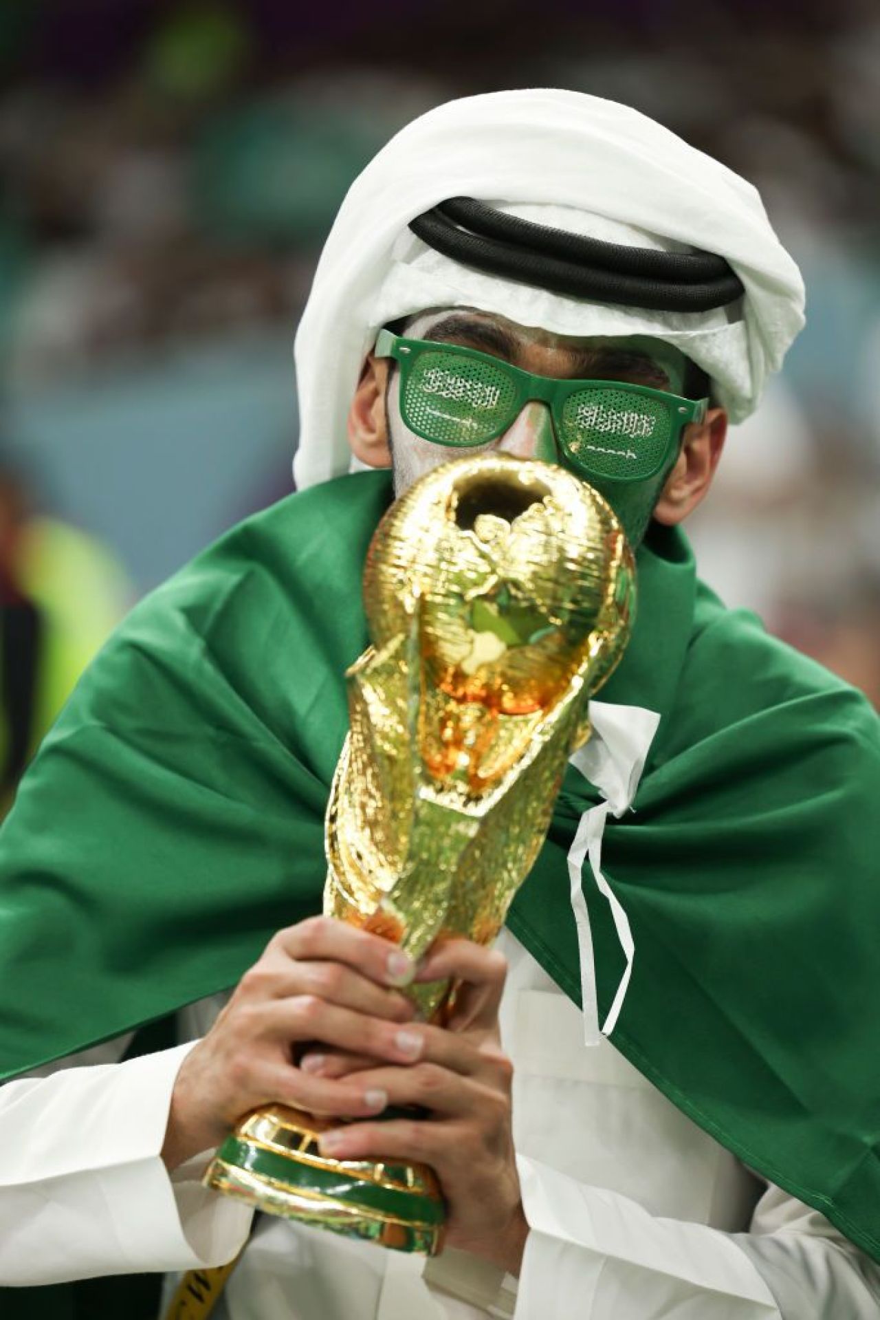 Spectacol de culoare în tribune la partida Arabia Saudită-Mexic. Fanii celor două naționale s-au întrecut în costumații de excepție_6