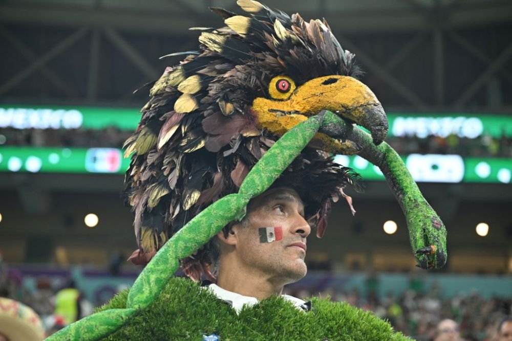 Spectacol de culoare în tribune la partida Arabia Saudită-Mexic. Fanii celor două naționale s-au întrecut în costumații de excepție_8