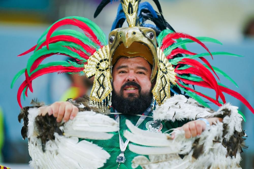 Spectacol de culoare în tribune la partida Arabia Saudită-Mexic. Fanii celor două naționale s-au întrecut în costumații de excepție_14
