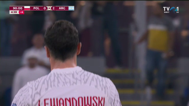 S-a supărat Messi pe Lewandowski că i-a luat locul la Barcelona? Starul argentinian nu a vrut să dea mâna cu atacantul polonez în timpul meciului_3