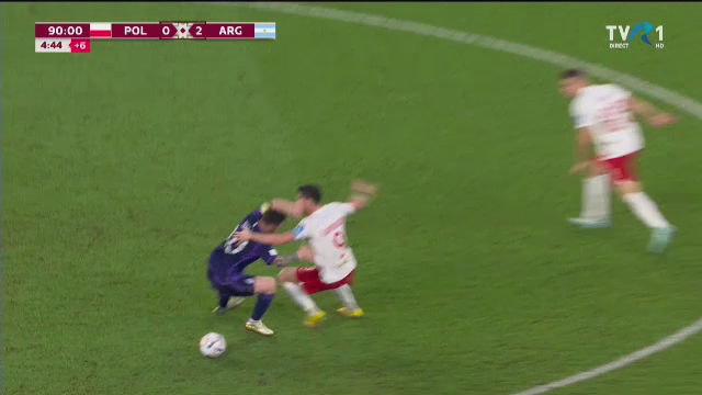 S-a supărat Messi pe Lewandowski că i-a luat locul la Barcelona? Starul argentinian nu a vrut să dea mâna cu atacantul polonez în timpul meciului_17