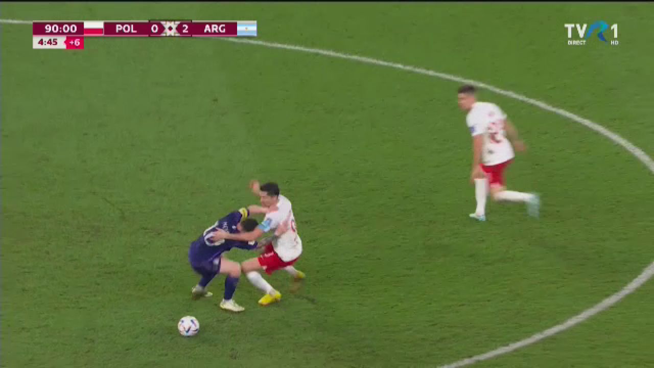 S-a supărat Messi pe Lewandowski că i-a luat locul la Barcelona? Starul argentinian nu a vrut să dea mâna cu atacantul polonez în timpul meciului_19