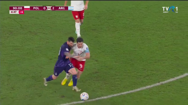 S-a supărat Messi pe Lewandowski că i-a luat locul la Barcelona? Starul argentinian nu a vrut să dea mâna cu atacantul polonez în timpul meciului_23