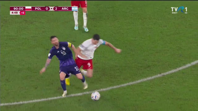 S-a supărat Messi pe Lewandowski că i-a luat locul la Barcelona? Starul argentinian nu a vrut să dea mâna cu atacantul polonez în timpul meciului_24