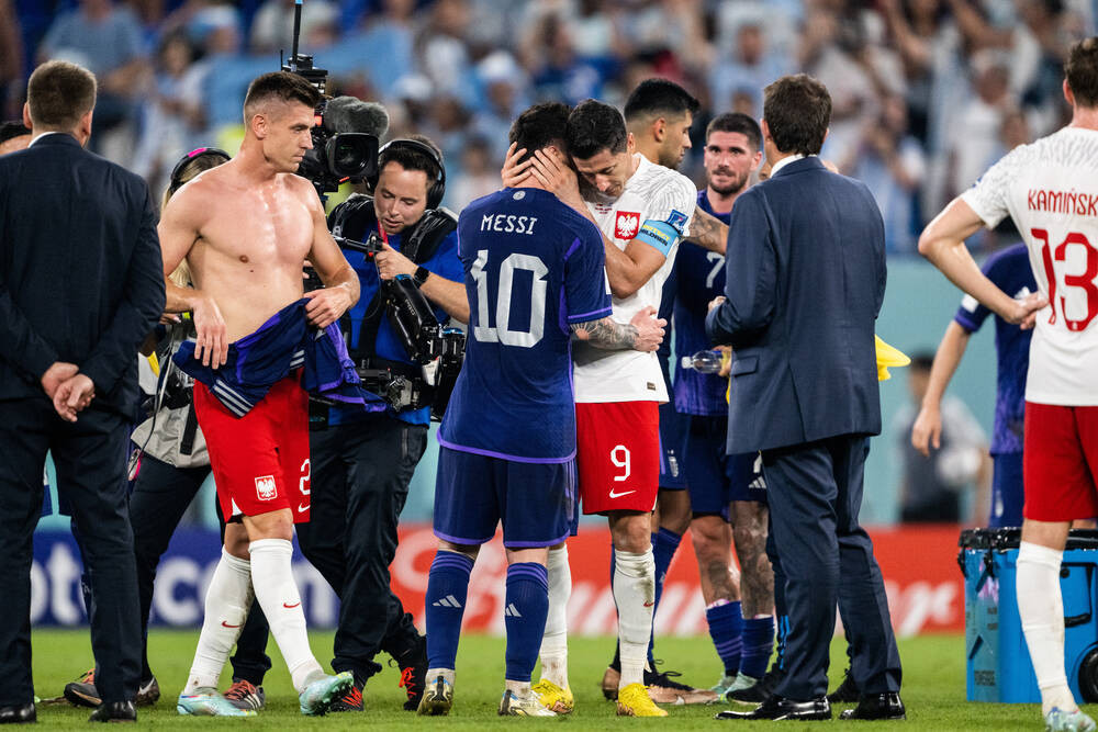 Ce i-a zis Messi lui Lewandowski la final, după ce în timpul meciului Argentina - Polonia l-a lăsat cu mâna întinsă_8