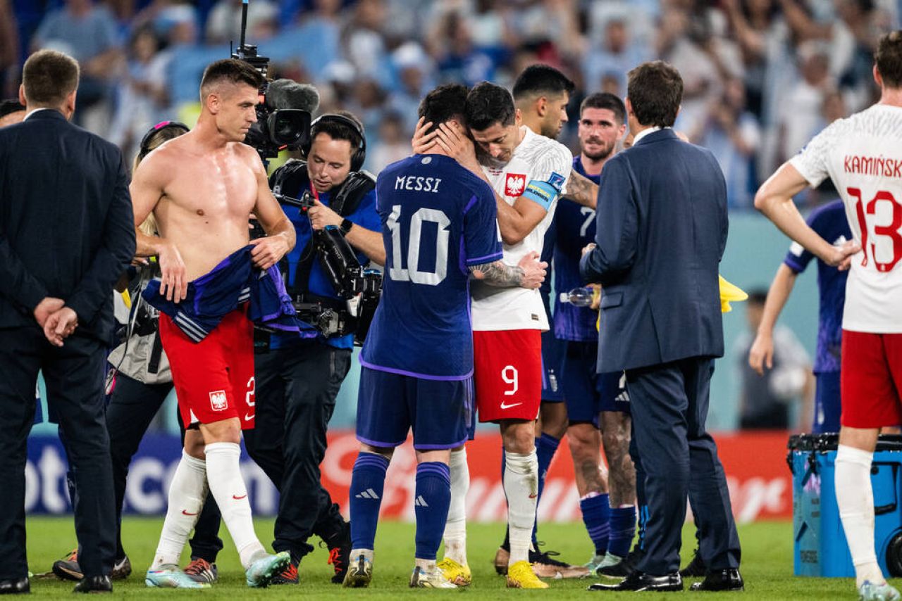Ce i-a zis Messi lui Lewandowski la final, după ce în timpul meciului Argentina - Polonia l-a lăsat cu mâna întinsă_8