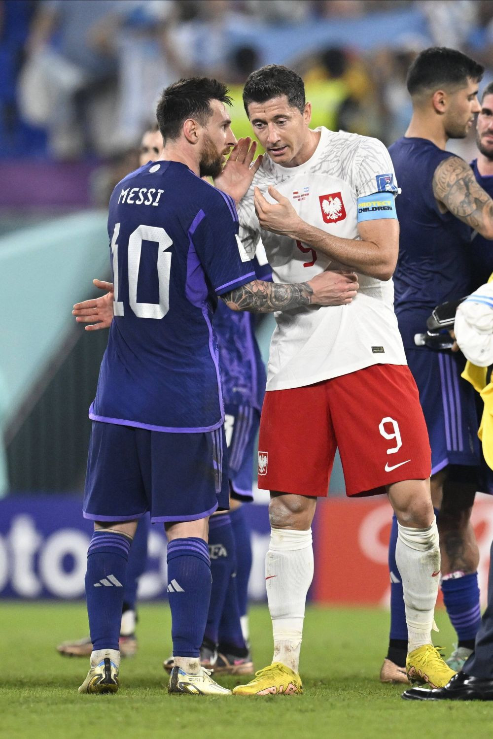 Ce i-a zis Messi lui Lewandowski la final, după ce în timpul meciului Argentina - Polonia l-a lăsat cu mâna întinsă_13