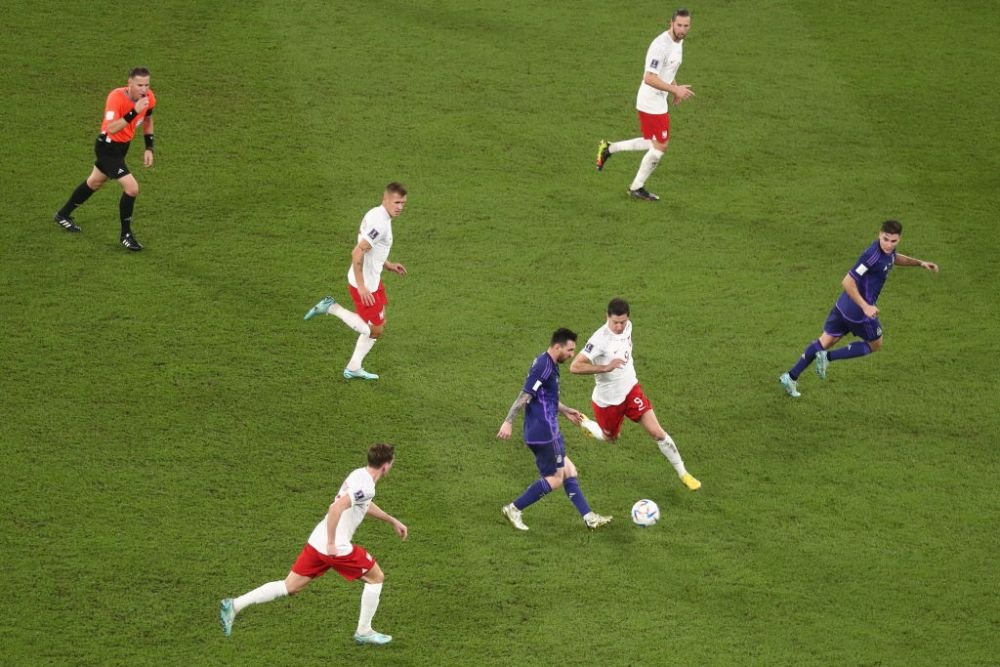 Robert Lewandowski a dezvăluit ce i-a spus lui Leo Messi după ce argentinianul l-a lăsat cu mâna întinsă_2