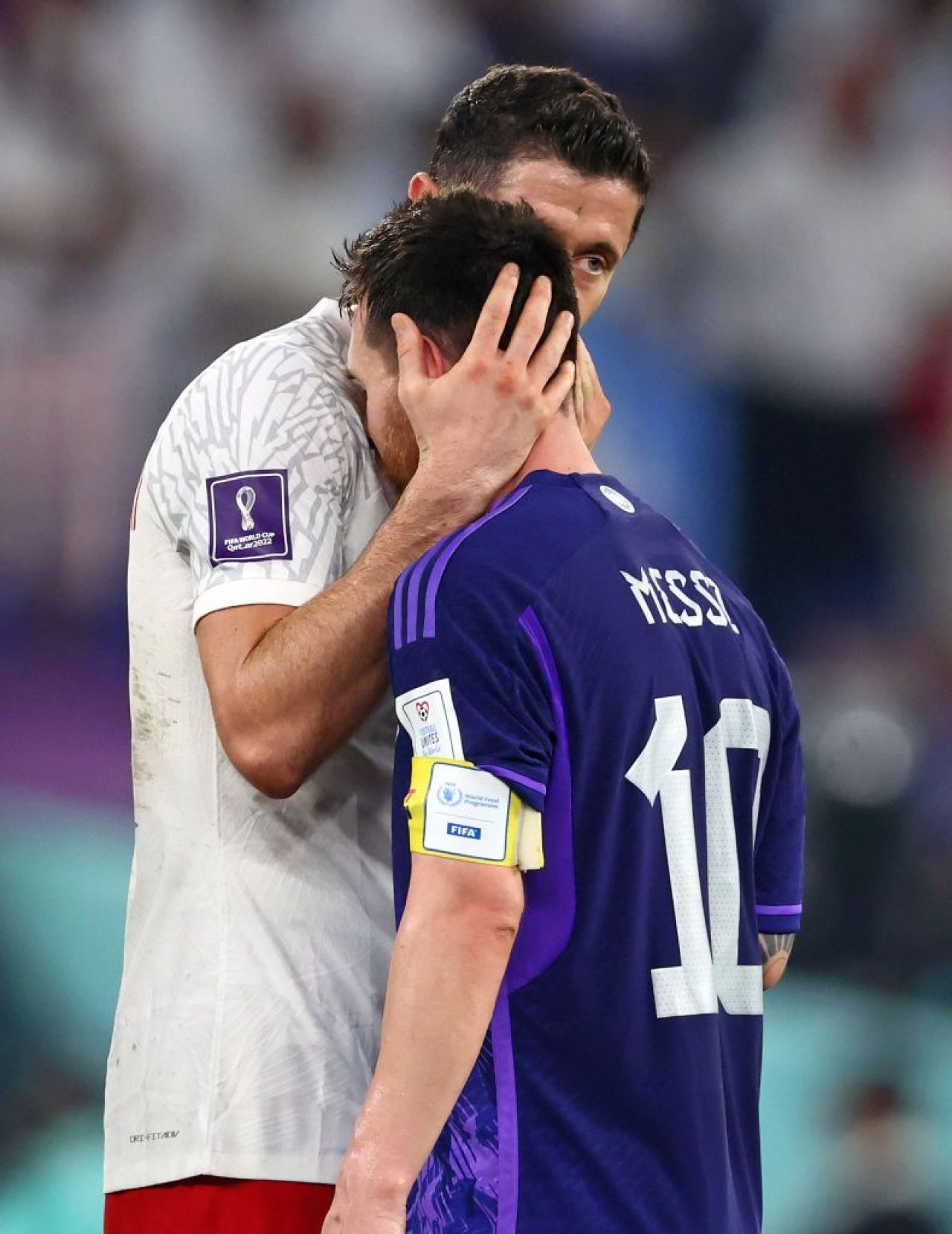 Robert Lewandowski a dezvăluit ce i-a spus lui Leo Messi după ce argentinianul l-a lăsat cu mâna întinsă_11