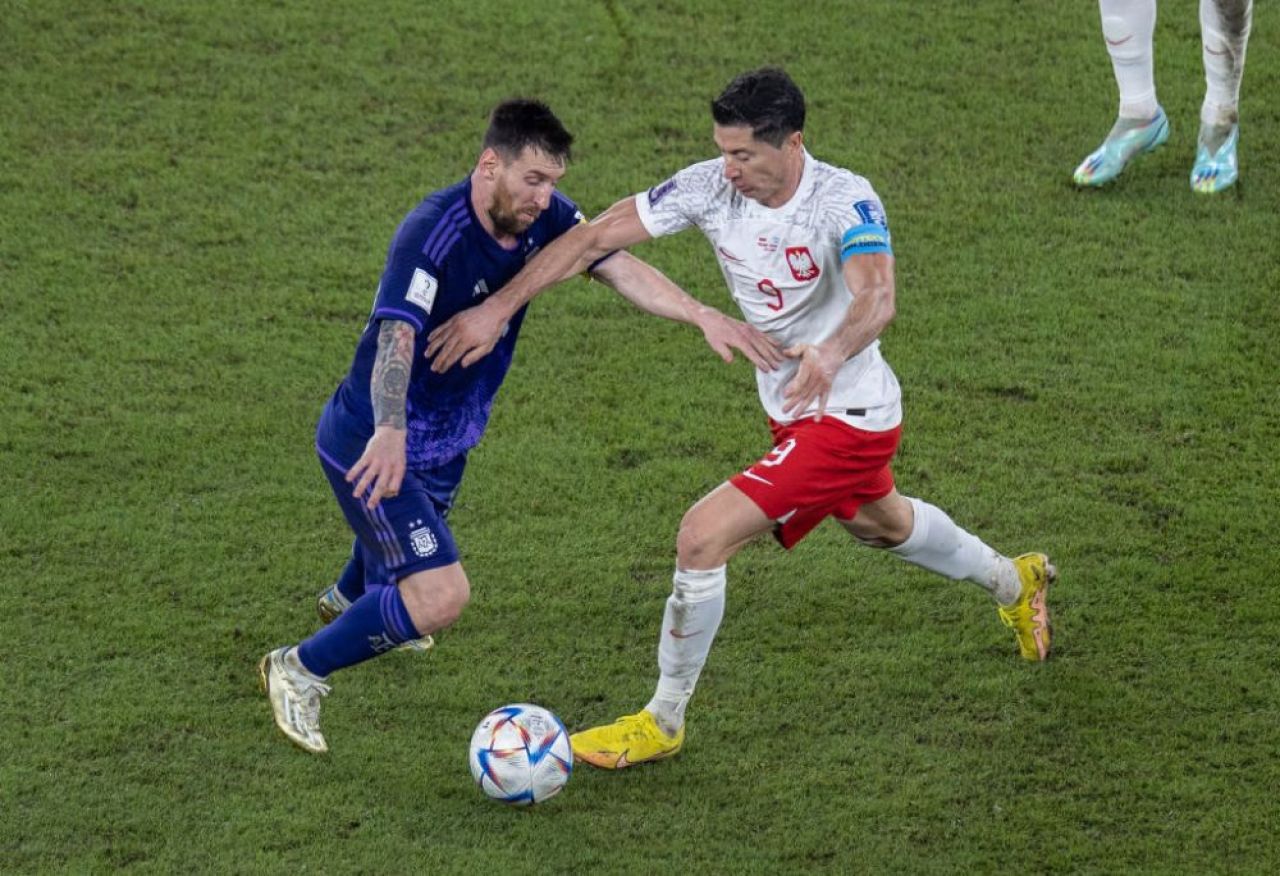 Robert Lewandowski a dezvăluit ce i-a spus lui Leo Messi după ce argentinianul l-a lăsat cu mâna întinsă_17