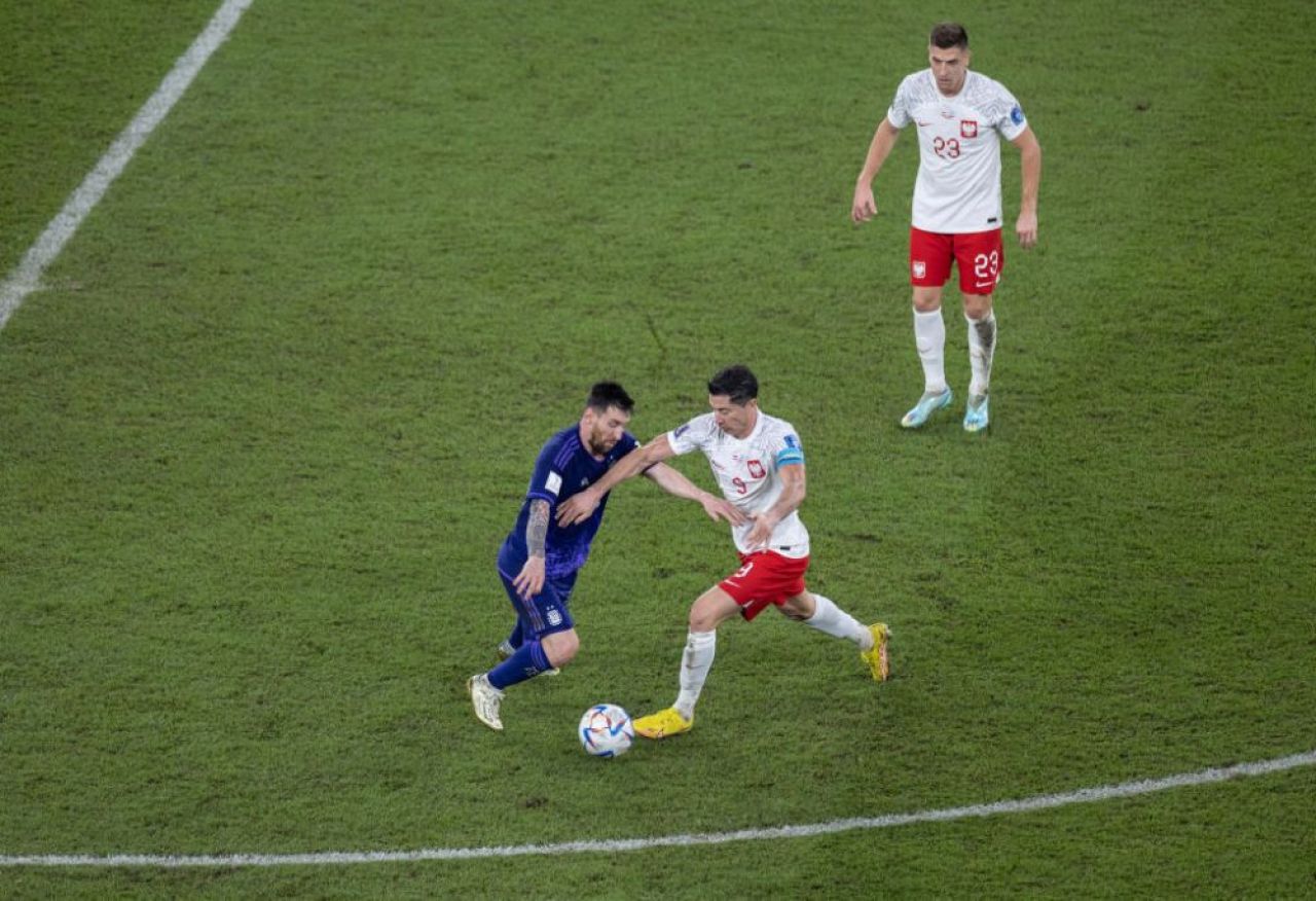 Robert Lewandowski a dezvăluit ce i-a spus lui Leo Messi după ce argentinianul l-a lăsat cu mâna întinsă_18