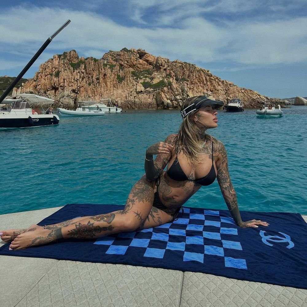 Starul de la Mondial care face senzație cu iubita sa. Are corpul plin de tatuaje și un fizic de model _5