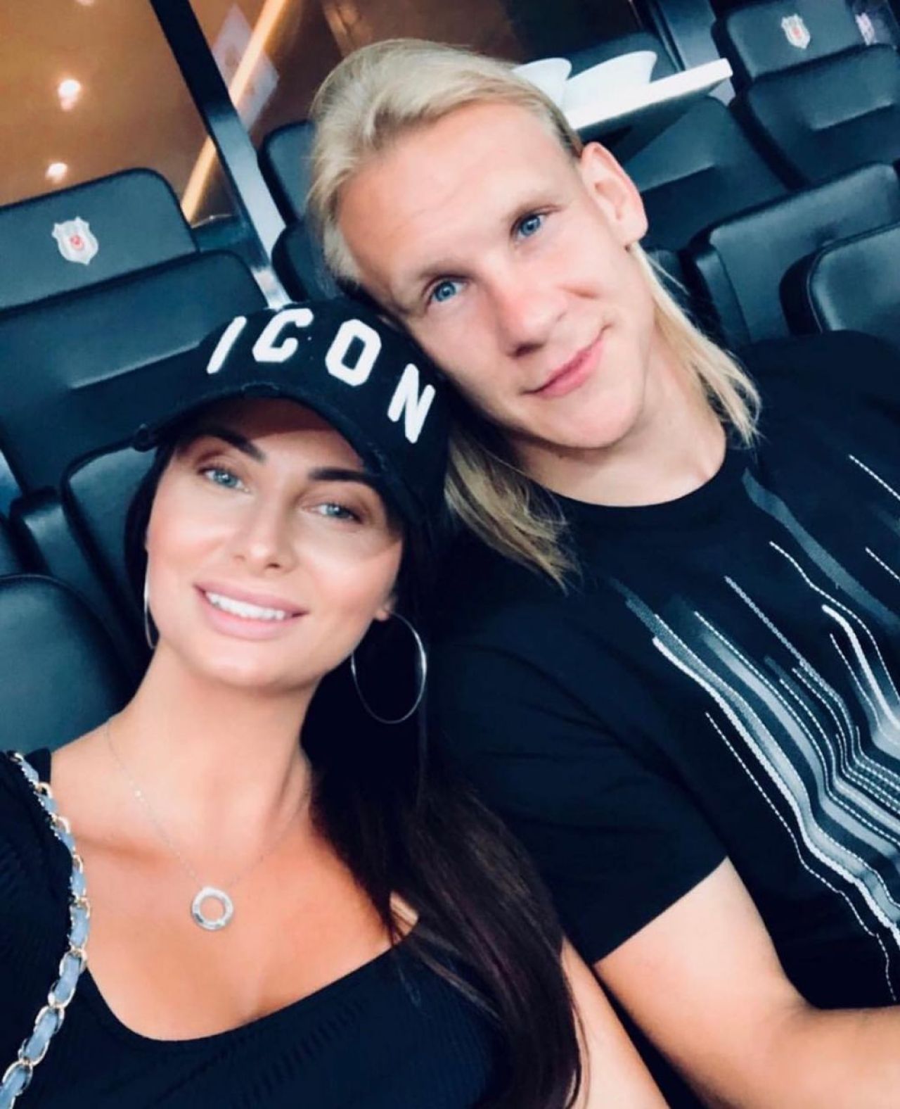 Domagoj Vida se iubește cu Miss Croația. Ivana Vida atrage atenția la Cupa Mondială din Qatar_4