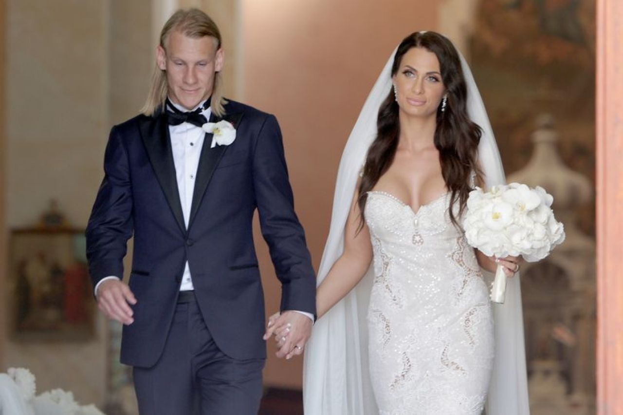 Domagoj Vida se iubește cu Miss Croația. Ivana Vida atrage atenția la Cupa Mondială din Qatar_6
