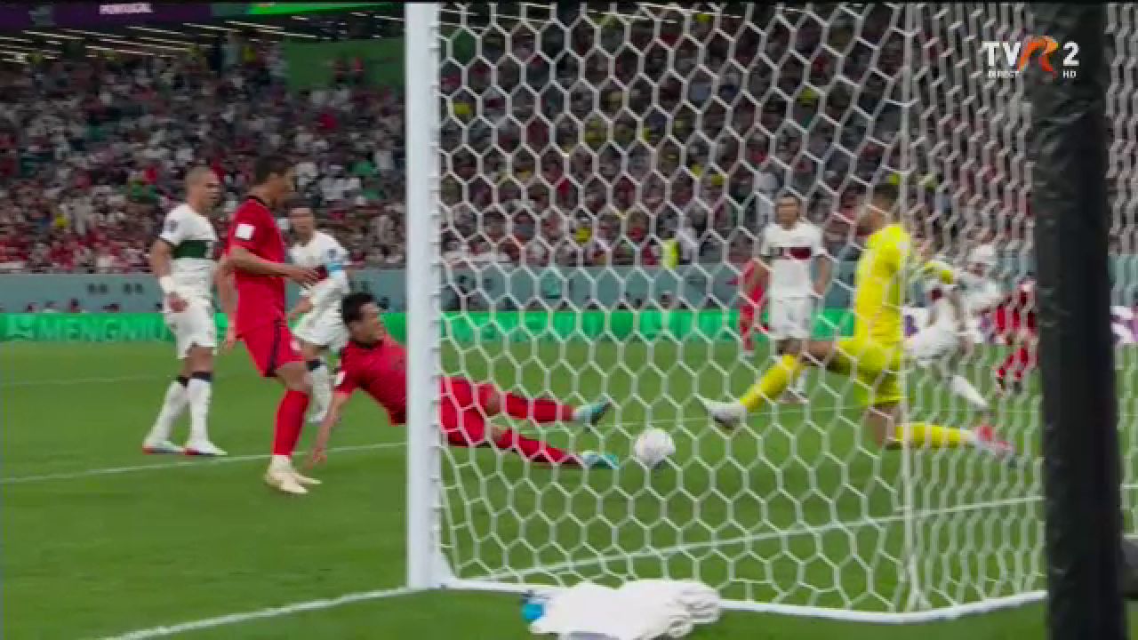 Cristiano Ronaldo, gafă uriașă! Mingea s-a lovit de el și le-a oferit golul ”pe tavă” coreenilor_6