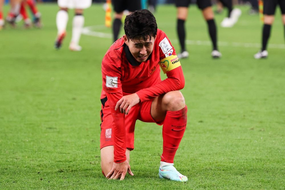 Reacția lui Son Heung-min după calificarea Coreei de Sud în optimile de finală ale Cupei Mondiale_12