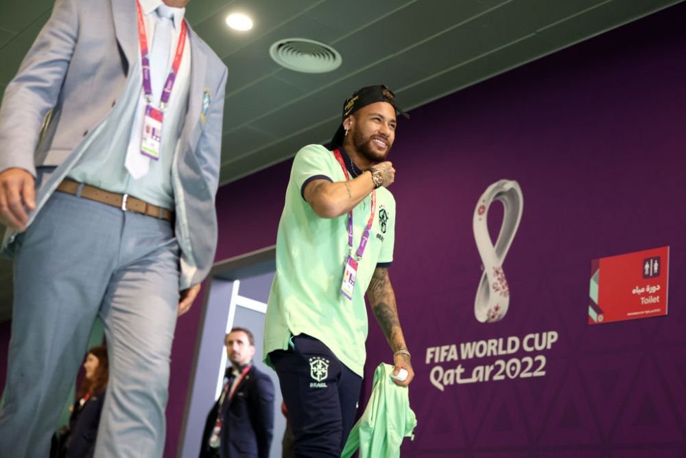 Cum a fost surprins Neymar în tribune, la meciul dintre Camerun și Brazilia_6