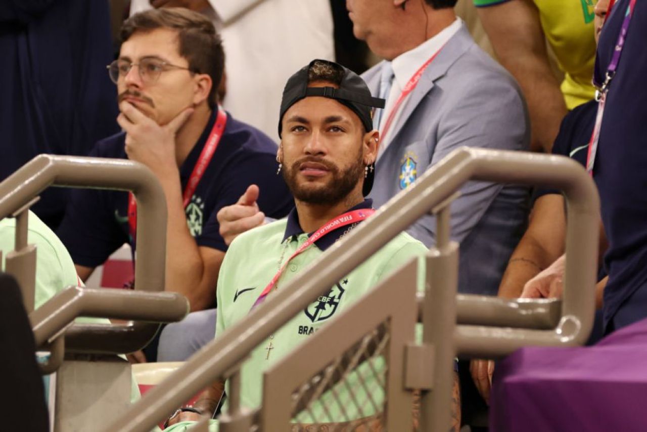 Cum a fost surprins Neymar în tribune, la meciul dintre Camerun și Brazilia_8