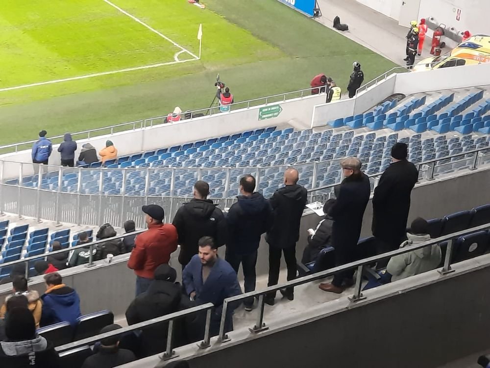 Atmosferă „incendiară” la Craiova. Arbitrul a oprit de trei ori meciul în 10 minute și i-a trimis pe jucători la vestiare _5