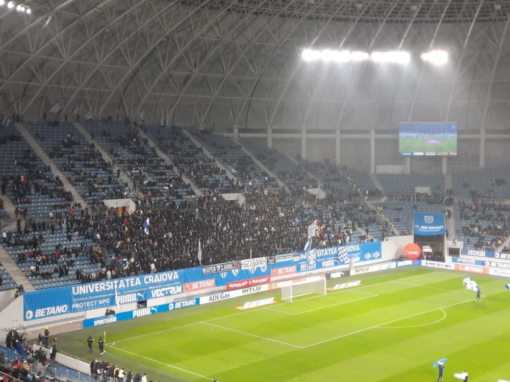Atmosferă „incendiară” la Craiova. Arbitrul a oprit de trei ori meciul în 10 minute și i-a trimis pe jucători la vestiare _7