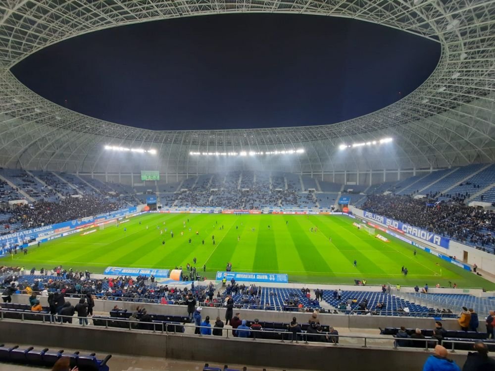 Atmosferă „incendiară” la Craiova. Arbitrul a oprit de trei ori meciul în 10 minute și i-a trimis pe jucători la vestiare _14