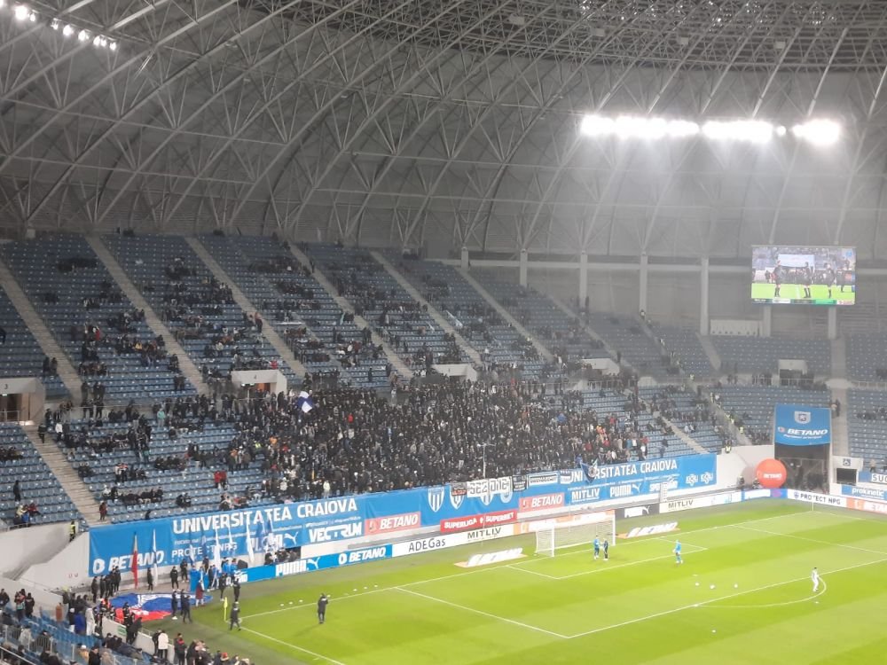 Atmosferă „incendiară” la Craiova. Arbitrul a oprit de trei ori meciul în 10 minute și i-a trimis pe jucători la vestiare _19