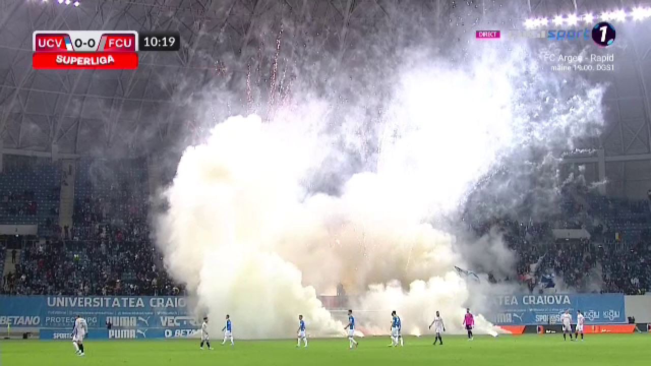 Atmosferă „incendiară” la Craiova. Arbitrul a oprit de trei ori meciul în 10 minute și i-a trimis pe jucători la vestiare _27