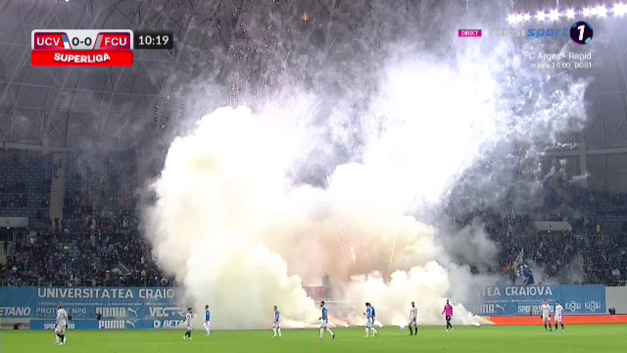 Atmosferă „incendiară” la Craiova. Arbitrul a oprit de trei ori meciul în 10 minute și i-a trimis pe jucători la vestiare _28