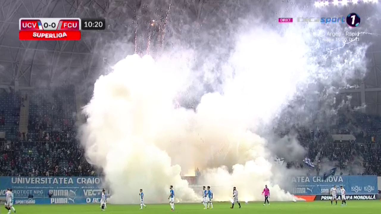 Atmosferă „incendiară” la Craiova. Arbitrul a oprit de trei ori meciul în 10 minute și i-a trimis pe jucători la vestiare _30