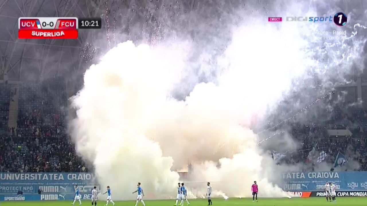 Atmosferă „incendiară” la Craiova. Arbitrul a oprit de trei ori meciul în 10 minute și i-a trimis pe jucători la vestiare _32