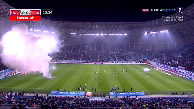Atmosferă „incendiară” la Craiova. Arbitrul a oprit de trei ori meciul în 10 minute și i-a trimis pe jucători la vestiare _35