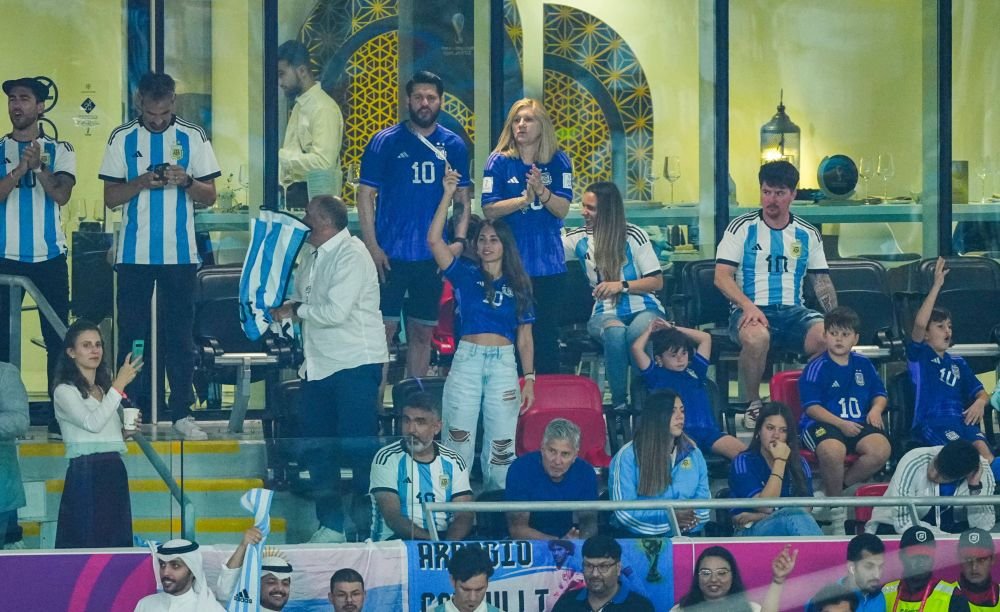 Lionel Messi, susținut de familie la meciul cu Australia. Imagini spectaculoase cu Antonela Roccuzzo și rudele argentinanului_14