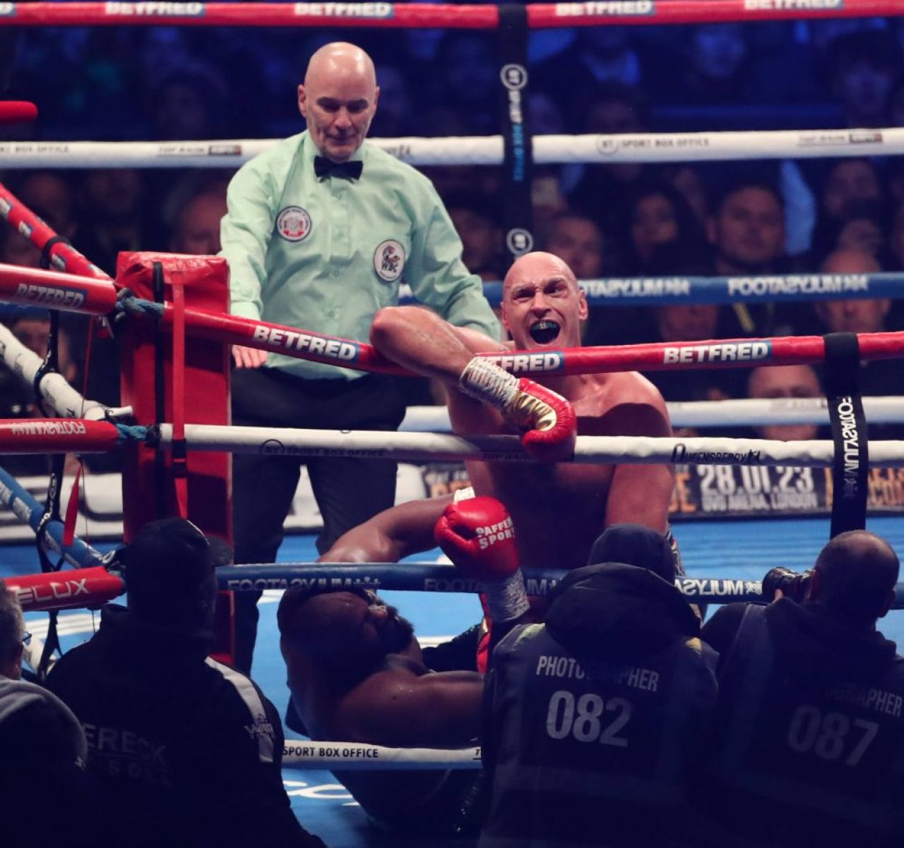 Tyson Fury l-a învins pe Derek Chisora, iar Wayne Rooney a văzut asta LIVE! Lupta a fost transmisă în direct de VOYO_2