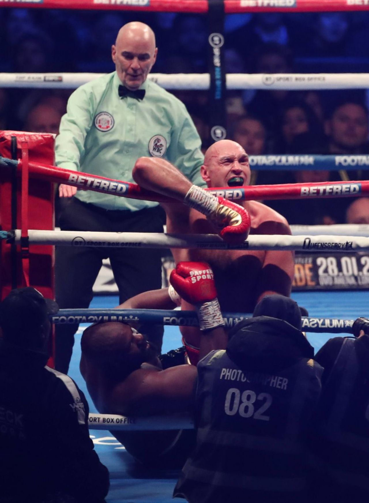 Tyson Fury l-a învins pe Derek Chisora, iar Wayne Rooney a văzut asta LIVE! Lupta a fost transmisă în direct de VOYO_8