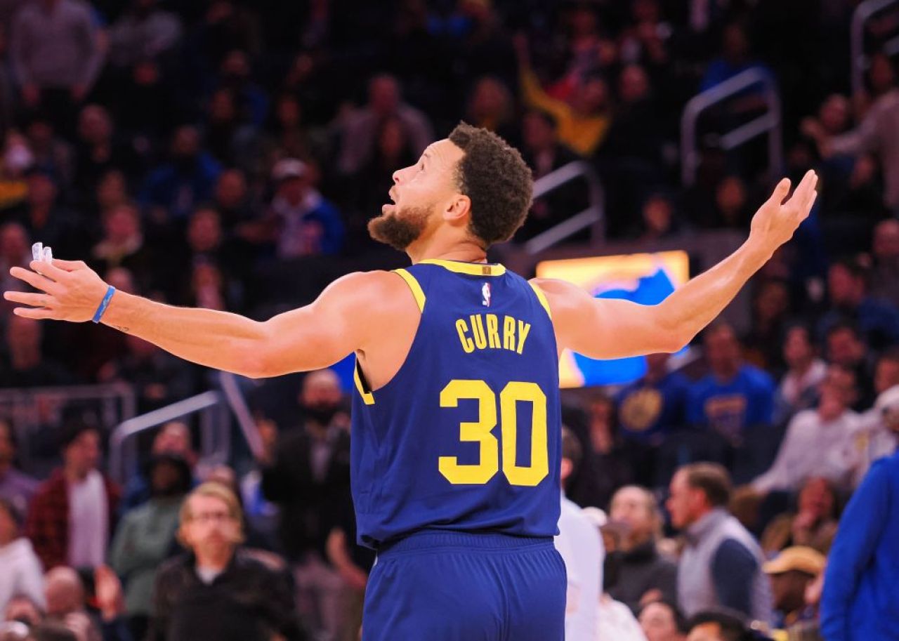 „Extraterestrul” Steph Curry a devenit viral! Ronaldinho, lăsat pe dinafară de performanța baschetbalistului american_3