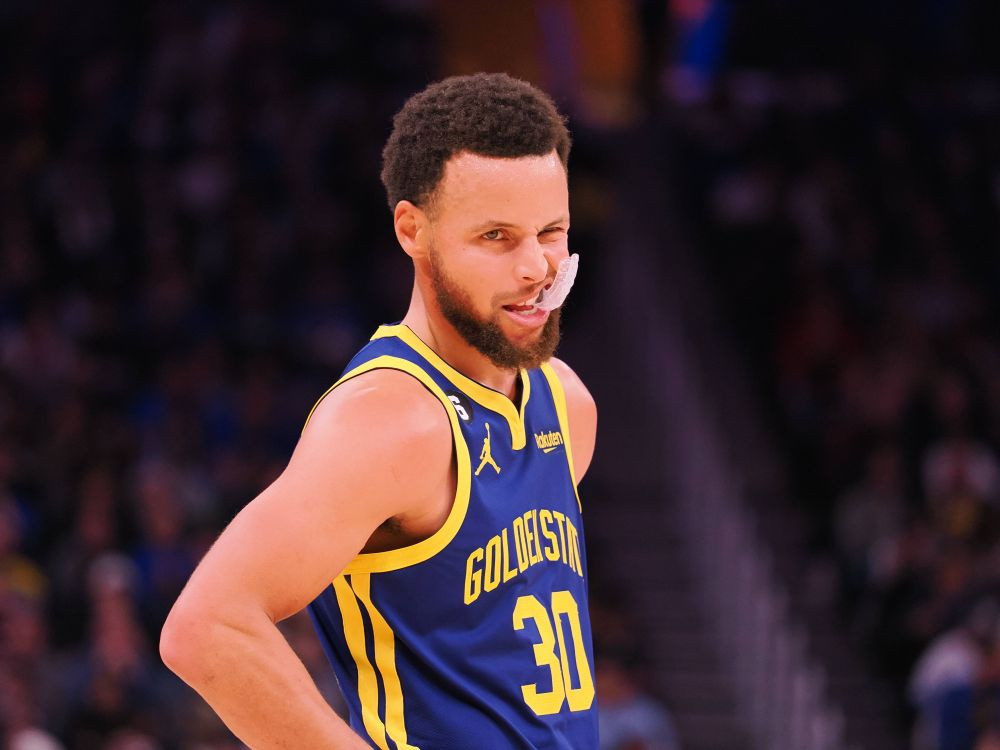 „Extraterestrul” Steph Curry a devenit viral! Ronaldinho, lăsat pe dinafară de performanța baschetbalistului american_4