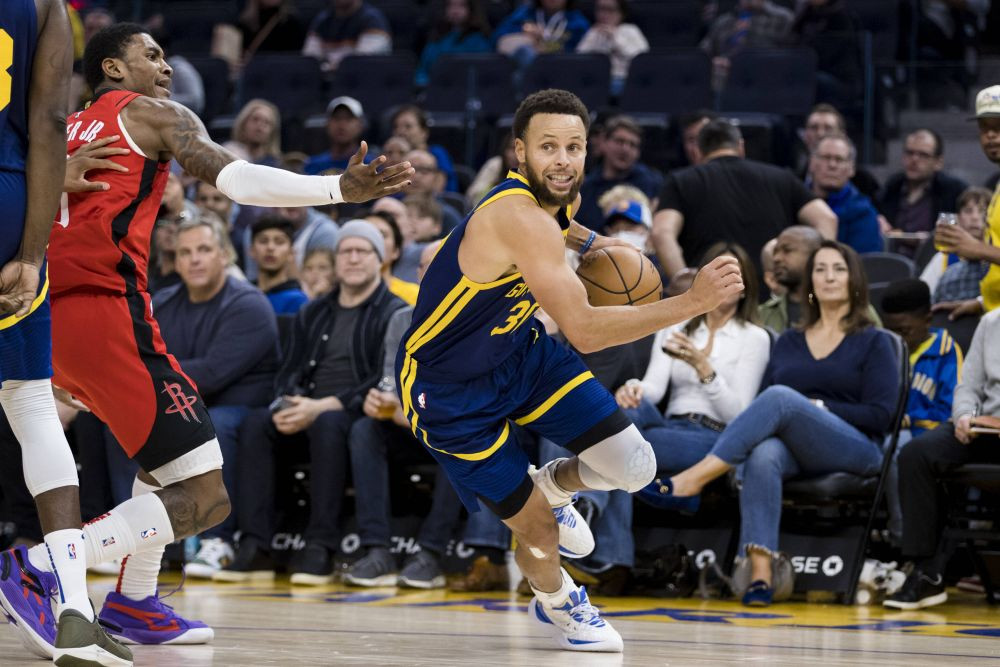 „Extraterestrul” Steph Curry a devenit viral! Ronaldinho, lăsat pe dinafară de performanța baschetbalistului american_6