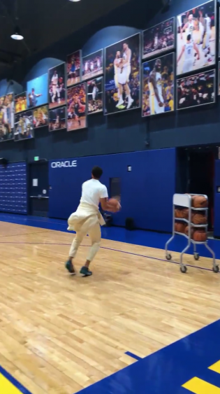 „Extraterestrul” Steph Curry a devenit viral! Ronaldinho, lăsat pe dinafară de performanța baschetbalistului american_8