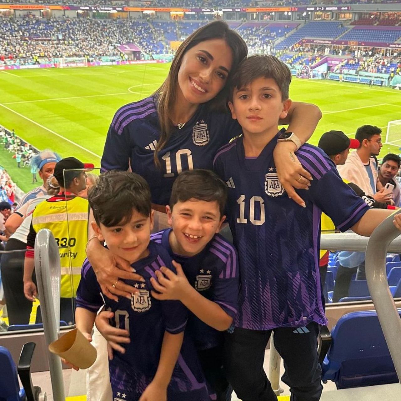 Fotografia postată de soția lui Lionel Messi după victoria Argentinei împotriva Australiei. A strâns peste 17 milioane de aprecieri_6