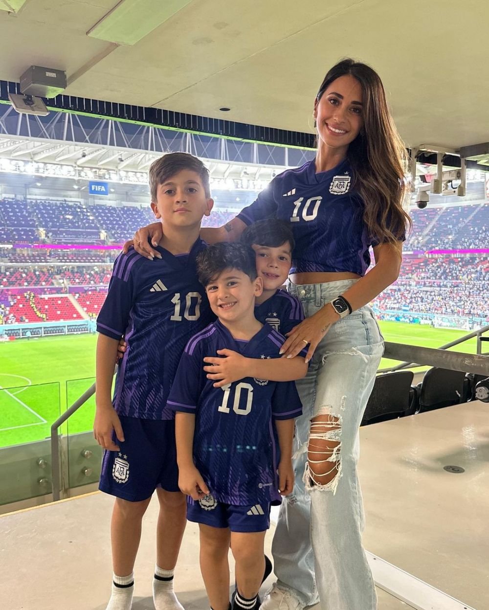 Fotografia postată de soția lui Lionel Messi după victoria Argentinei împotriva Australiei. A strâns peste 17 milioane de aprecieri_9