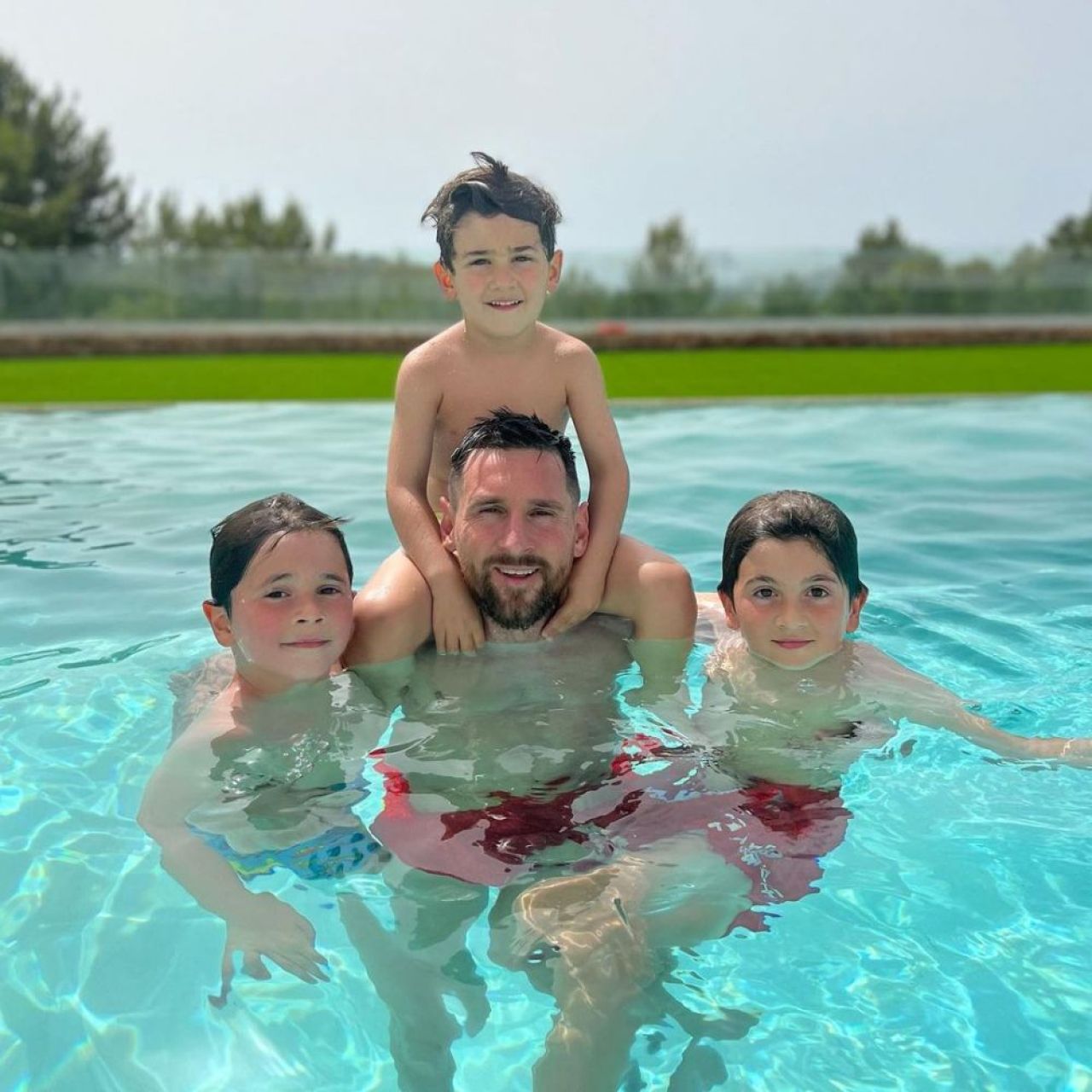 Fotografia postată de soția lui Lionel Messi după victoria Argentinei împotriva Australiei. A strâns peste 17 milioane de aprecieri_12