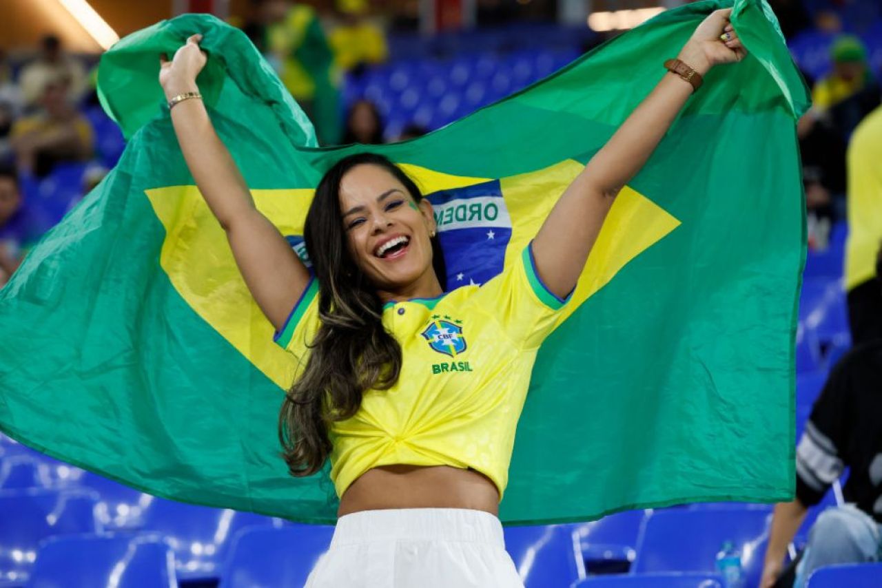 Braziliencele au făcut show în tribune la meciul cu Coreea de Sud!_10