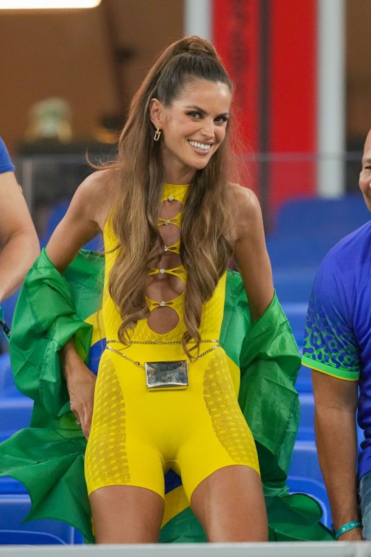 Izabel Goulart a schimbat taberele la Cupa Mondială după ce Germania a fost eliminată. În ce ținută a susținut echipa Braziliei_9