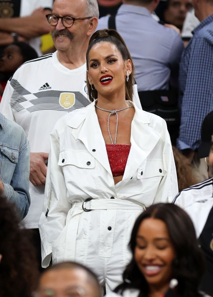 Izabel Goulart a schimbat taberele la Cupa Mondială după ce Germania a fost eliminată. În ce ținută a susținut echipa Braziliei_19