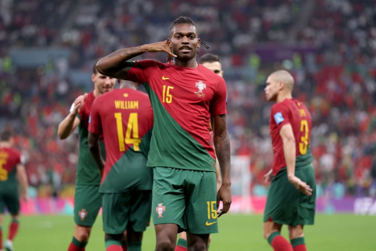 Nu a avut nevoie decât de cinci minute pentru o superexecuție. Introdus în minutul 87, Rafael Leao a marcat un gol spectaculos_2