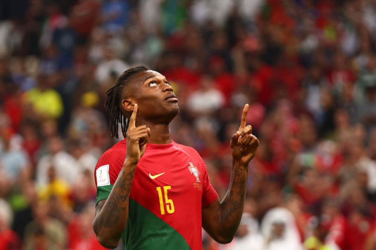 Nu a avut nevoie decât de cinci minute pentru o superexecuție. Introdus în minutul 87, Rafael Leao a marcat un gol spectaculos_3