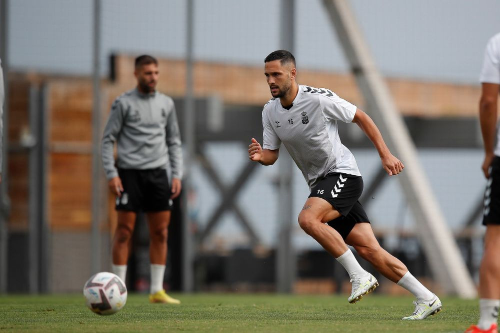 Florin Andone, ”o adevărată pacoste pentru apărarea adversă”! Atacantul joacă puțin, dar bine la liderul din Segunda_17