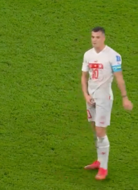 O jurnalistă l-a criticat aspru pe Granit Xhaka pentru gestul grosolan făcut la meciul cu Serbia. Cum a reacționat tatăl acestuia_11
