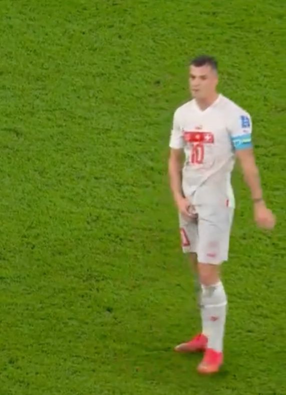 O jurnalistă l-a criticat aspru pe Granit Xhaka pentru gestul grosolan făcut la meciul cu Serbia. Cum a reacționat tatăl acestuia_11
