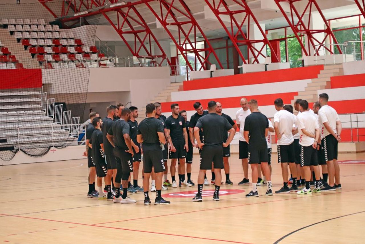 Dinamo se poate califica în primăvara Ligii Campionilor, dar va sărbători cu măsură.